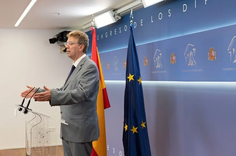 El portavoz del PDeCAT en el Congreso, Ferr&aacute;n Bel, interviene en una rueda de prensa.