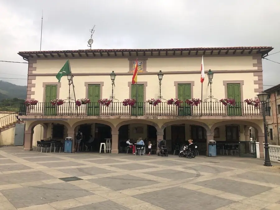 Imagen del edificio desde la plaza.