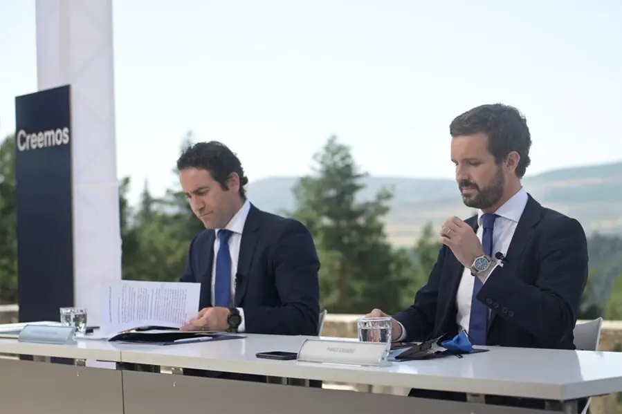 El presidente del PP, Pablo Casado, y el secretario general del PP, Teodoro Garc&iacute;a Egea, en la reuni&oacute;n de la Junta Directiva Nacional del PP en el Parados de Gredos.  &Aacute;vila,  21 de julio de 2021.