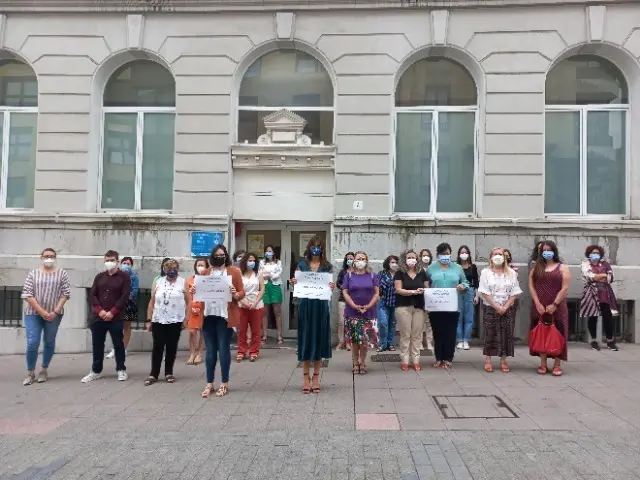 Minuto de silencio de la concejal&iacute;a de Derechos Sociales de Oviedo en recuerdo del joven con asperger asesinado en Madrid.