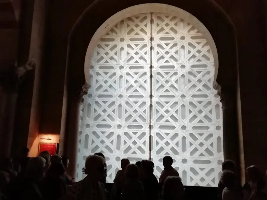 Archivo - Interior de la segunda puerta de la Mezquita de C&oacute;rdoba, cubierta por una lona con la imagen de la celosia retirada