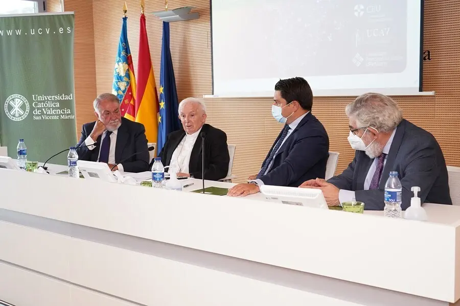 Clausura del curso de verano de la UCV con el exministro Jaime Mayor Oreja y el cardenal Ca&ntilde;izares