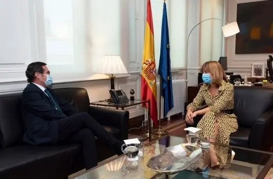 La ministra de Educaci&oacute;n y Formaci&oacute;n Profesional, Pilar Alegr&iacute;a,  se re&uacute;ne con el presidente de la CEOE, Antonio Garamendi.