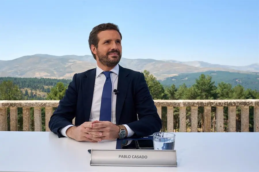 El presidente del PP, Pablo Casado, preside la reuni&oacute;n de la Junta directiva nacional de su partido, en la que participar&aacute; el Comit&eacute; de Direcci&oacute;n de manera presencial, mientras el resto de integrantes lo har&aacute; de forma telem&aacute;tica, este mi&eacute;rcoles en el Parador de Gredos, en (&Aacute;vila). EFE/ Ra&uacute;l Sanchidri&aacute;n