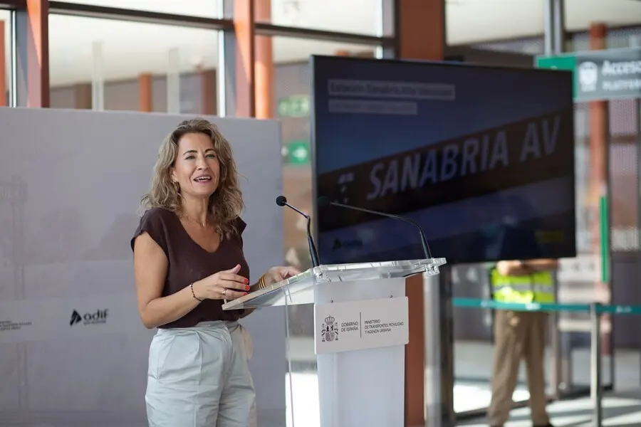 La ministra de Transportes, Movilidad y Agenda Urbana, Raquel S&aacute;nchez, durante el acto de puesta en funcionamiento de la nueva estaci&oacute;n de Sanabria Alta Velocidad de la L&iacute;nea de Alta Velocidad (LAV) Madrid-Galicia, a 21 de julio de 2021, en Otero de Sanab