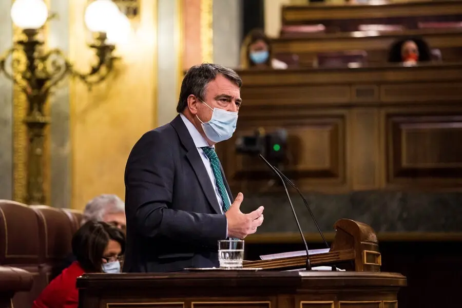 Archivo - El portavoz del PNV en el Congreso, Aitor Estebandurante una sesi&oacute;n plenaria en el Congreso de los Diputados