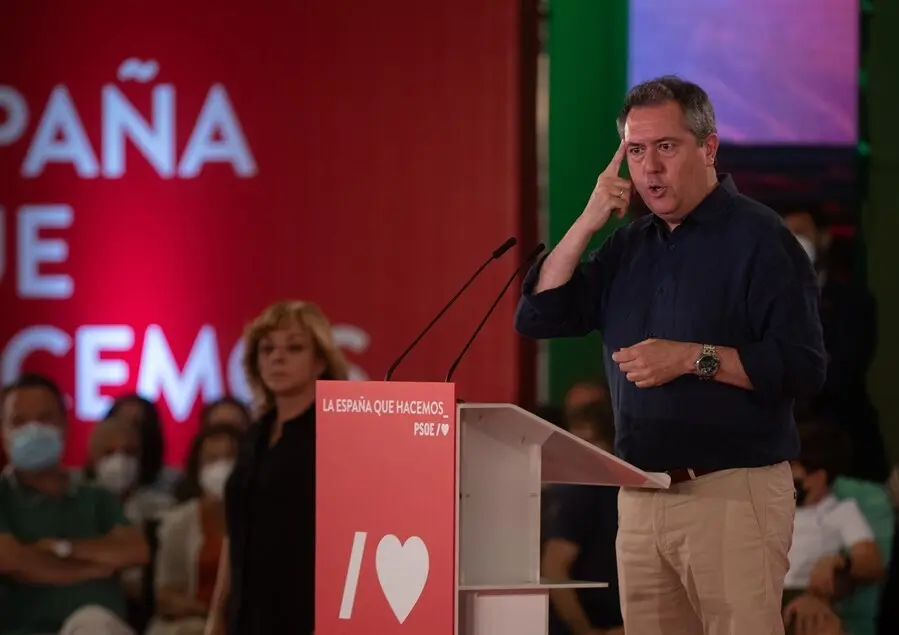 El candidato socialista a la Presidencia de la Junta, Juan Espadas,  durante su intervenci&oacute;n en un acto de partido. En Hotel Barcel&oacute; Renacimiento, a 17 de julio de 2021 en Sevilla (Andaluc&iacute;a, Espa&ntilde;a).