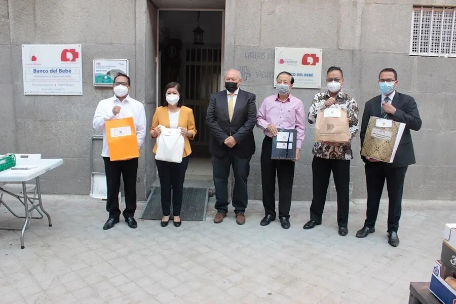 Miembros de la ASEAN, en su visita a la Fundaci&oacute;n Madrina