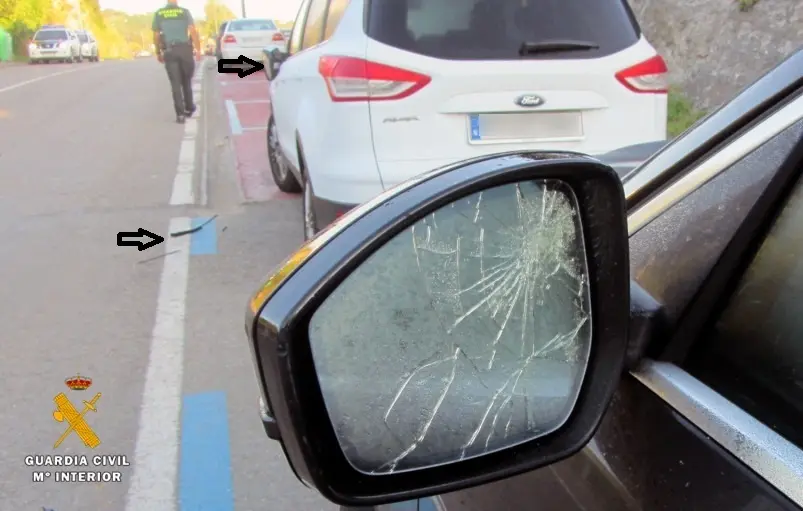 Da&ntilde;os causados en una sola noche, en 37 veh&iacute;culos estacionados en la localidad c&aacute;ntabra de Comillas. / OPC