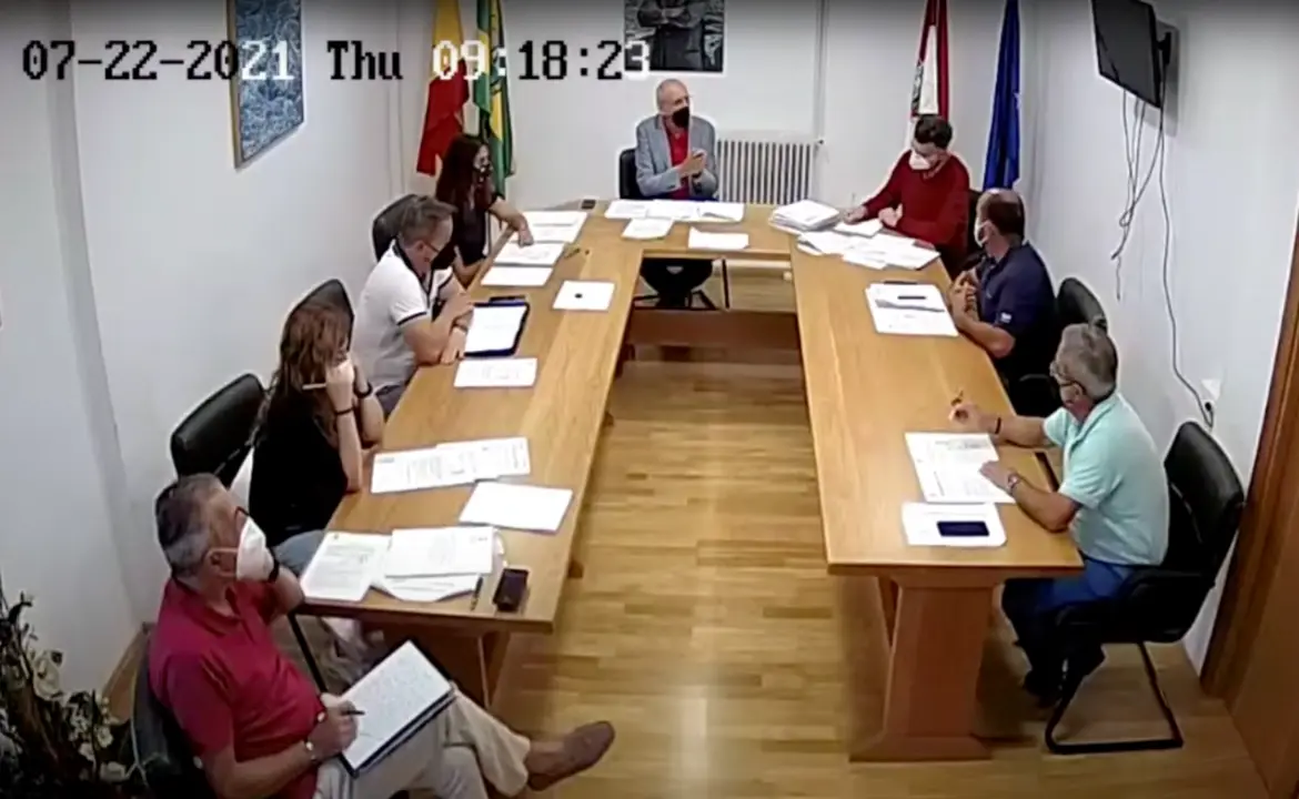 Captura de pantalla del pleno celebrado ayer en Miengo. / Ayuntamiento de Miengo