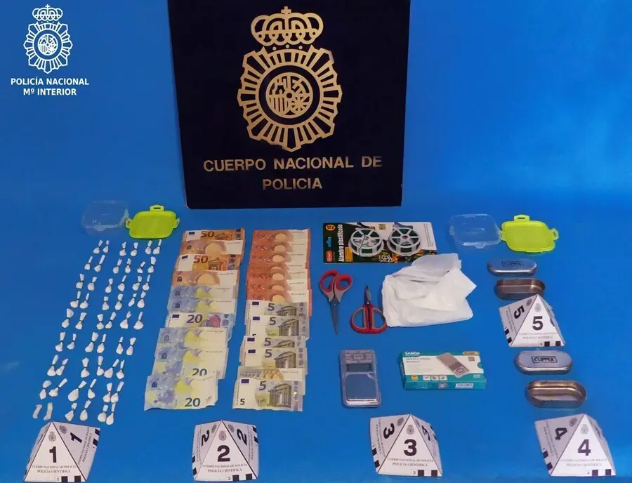 Efectos intervenidos en la operaci&oacute;n contra el tr&aacute;fico de drogas en Torrelavega