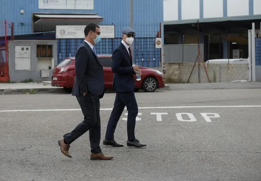 Los mossos Carlos de Pedro (i) y Xavier Goicoechea (d) a su llegada a la Audiencia Nacional para declarar en el juicio por ir con el expresidente de la Generalitat Carles Puigdemont en el momento de su detenci&oacute;n en Alemania, a 6 de julio de 2021, en San F