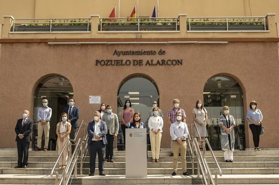 Un minuto de silencio por la mujer asesinada en Pozuelo de Alarc&oacute;n