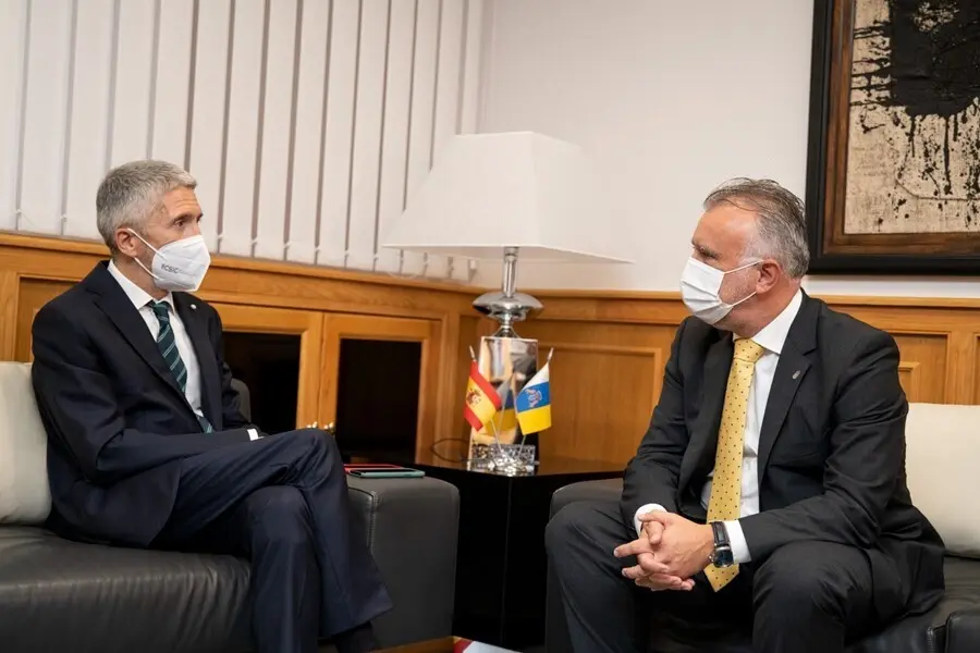 El ministro de Interior, Fernando Grande-Marlaska, y el presidente de Canarias, &Aacute;ngel V&iacute;ctor Torres
