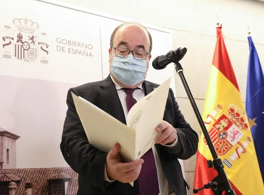 El ministro de Cultura y Deporte, Miquel Iceta, tras la XXIX Reuni&oacute;n del Pleno de la Conferencia Sectorial de Cultura, en el Claustro de los Jer&oacute;nimos del Museo Nacional del Prado.