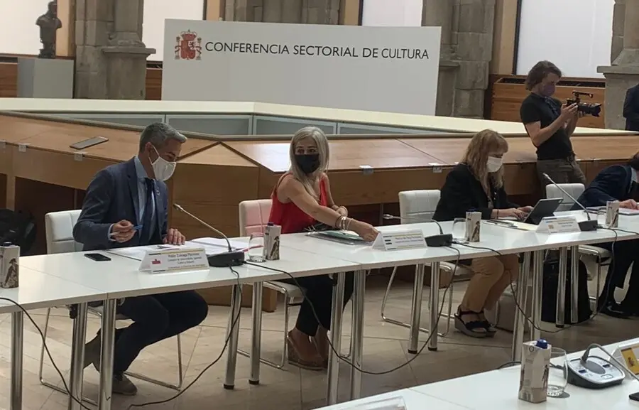 Fotograf&iacute;a de la consejera de Cultura y Patrimonio Hist&oacute;rico, Patricia del Pozo, durante su solicitud este viernes al ministro de Cultura y Deporte, Miquel Iceta.