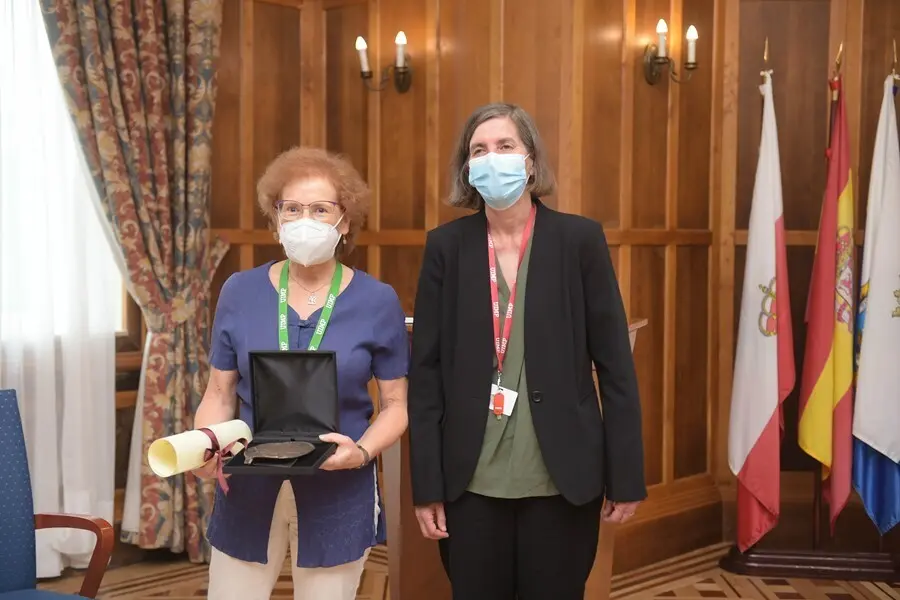 La vir&oacute;loga e investigadora cient&iacute;fica Margarita del Val recibe la Medalla de Honor a los Valores Sociales de la UIMP.