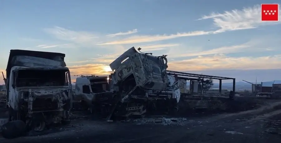 Bomberos continuar&aacute;n en las pr&oacute;ximas horas realizando labores de remate del incendio de Fuente El Saz.