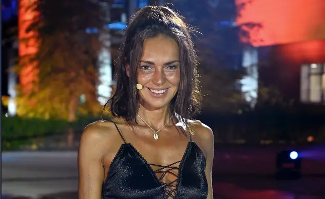 Olga Moreno a su llegada al plat&oacute; de Telecinco en la primera parte de la finalMediaset