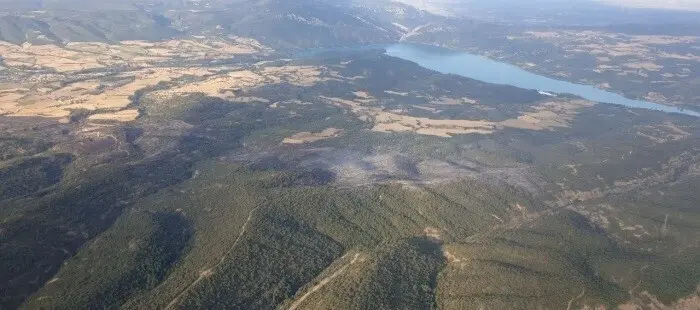 Controlado el incendio forestal de Torres del Obispo (Huesca), donde se han quemado 230 hect&aacute;reas agr&iacute;colas y de encinar.