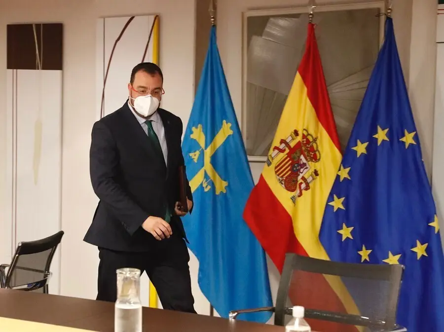 El presidente del Principado de Asturias, Adri&aacute;n Barb&oacute;n