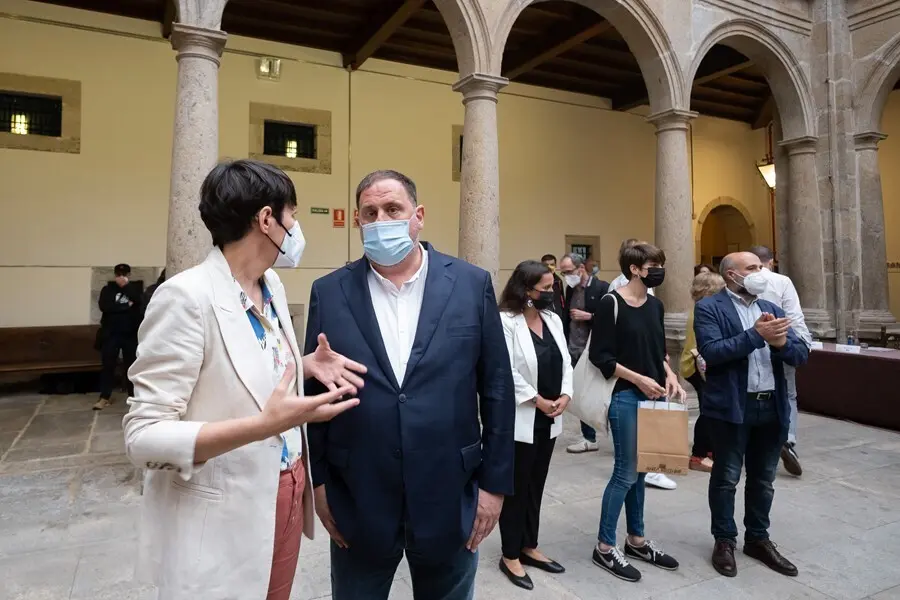 La portavoz nacional del Bloque Nacionalista Galego (BNG), Ana Pont&oacute;n, y el el presidente de ERC, Oriol Junqueras en un acto organizado por el BNG en Santiago de Compostela