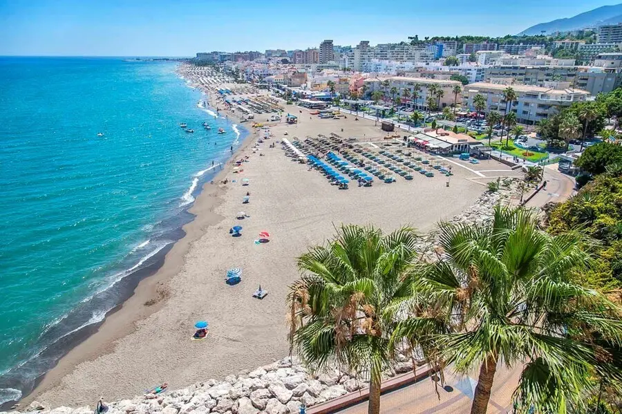 Archivo - Playa de Torremolinos