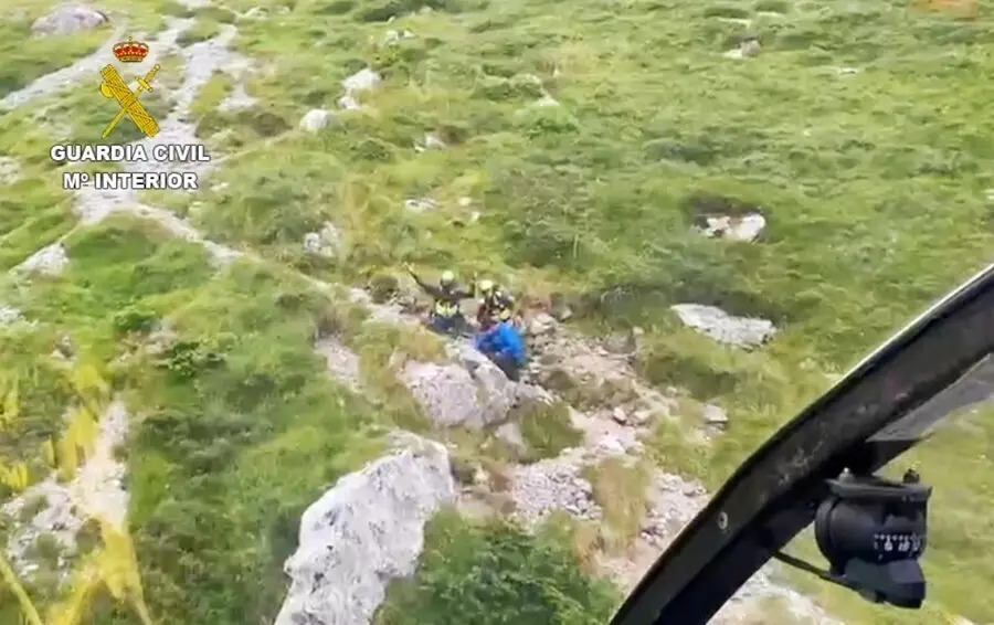Rescate en Dobresengos (Le&oacute;n) por la Guardia Civil.