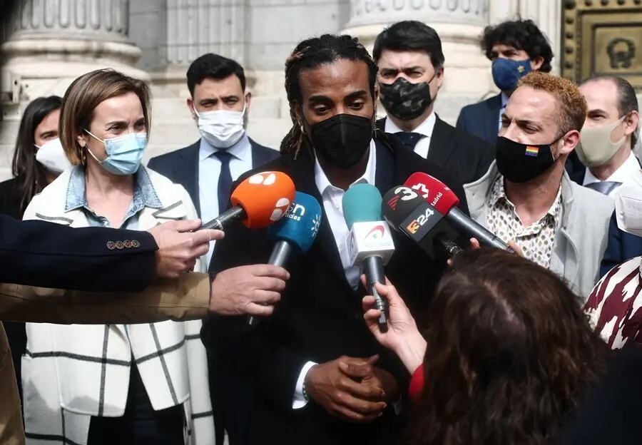 Archivo - El artista, Yotuel Romero, responde a los medios en las inmediaciones del Congreso de los Diputados, en Madrid, (Espa&ntilde;a), a 25 de febrero de 2021.