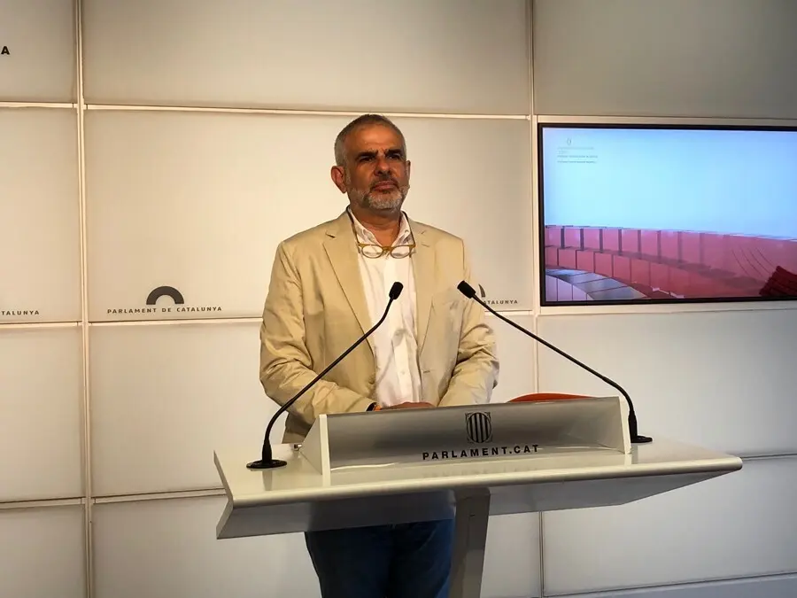 El l&iacute;der de Cs en Catalunya, Carlos Carrizosa, en rueda de prensa en el Parlament a 13 de julio de 2021.