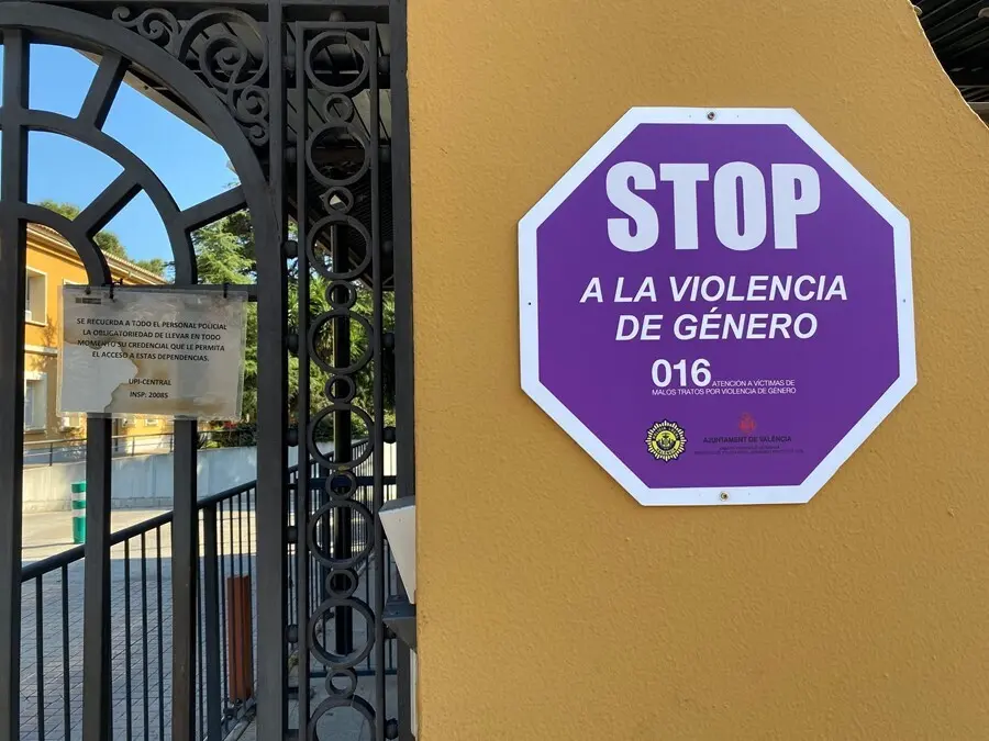Cartel contral a violencia de g&eacute;nero