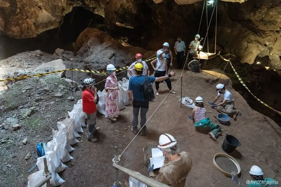 Imagen de trabajos en la Cueva Victoria