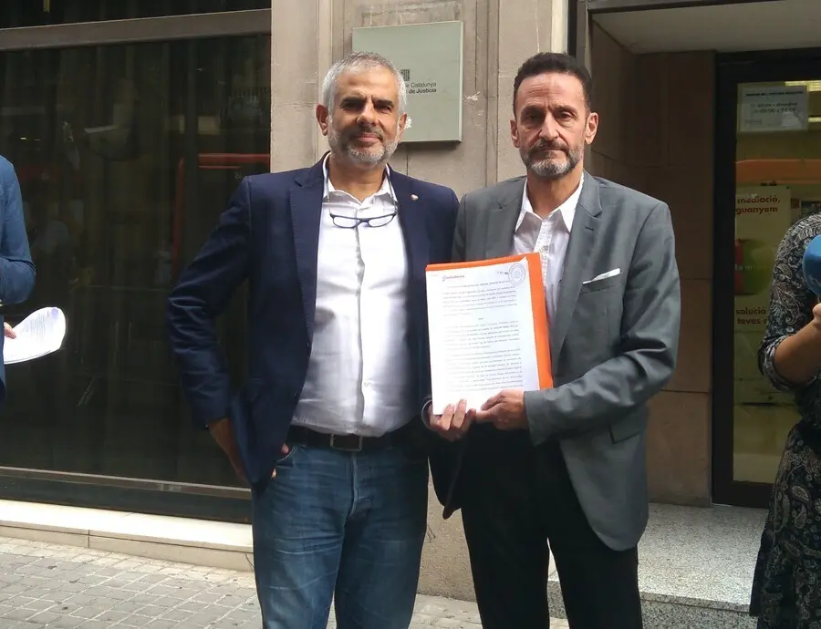 Archivo - Edmundo Bal y Carlos Carrizosa (Cs) con la denuncia contra Torra presentada en la Fiscal&iacute;a del TSJC