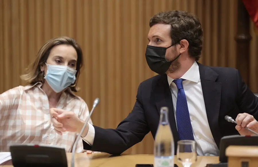 Archivo - La portavoz del PP en el Congreso Cuca Gamarra, y el presidente de PP, Pablo Casado, en una reuni&oacute;n de los grupos del Congreso de los Diputados y del Senado. En Madrid, a 21 de junio de 2021.