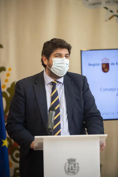 Archivo - El presidente del Gobierno regional, Fernando L&oacute;pez Miras, en la rueda de prensa tras el Consejo de Gobierno