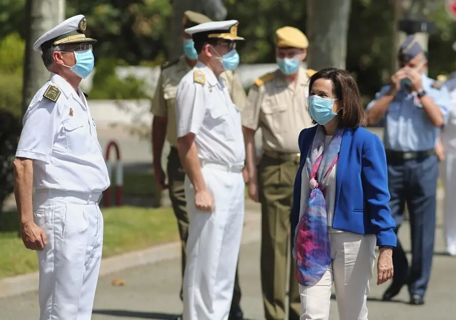 Archivo - La ministra de Defensa, Margarita Robles, durante el acto de clausura y reconocimiento de la operaci&oacute;n 'Balmis', en la Base de Retamares en junio de 2020