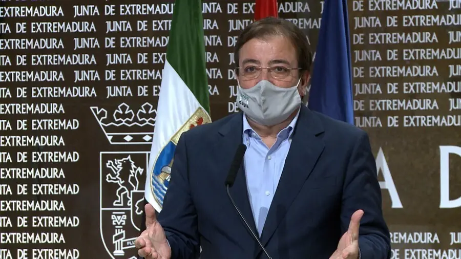 El presidente de la Junta, Guillermo Fern&aacute;ndez Vara, en rueda de prensa este mi&eacute;rcoles tras el Consejo de Gobierno