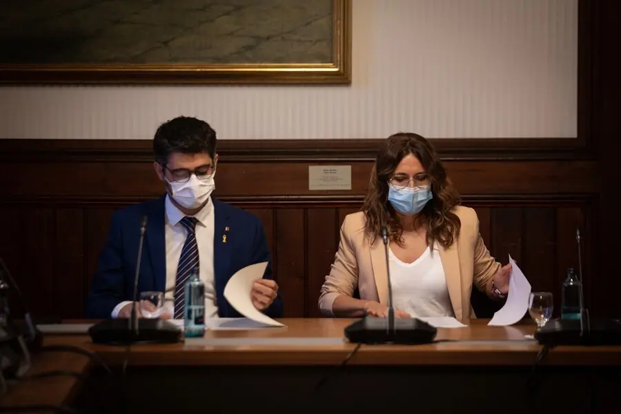 La consellera de Presidencia Laura Vilagr&agrave; y el vicepresidente Jordi Puginer&oacute; en la reuni&oacute;n con grupos parlamentarios antes de la bilateral con el Gobienro. El 29 de julio de 2021.
