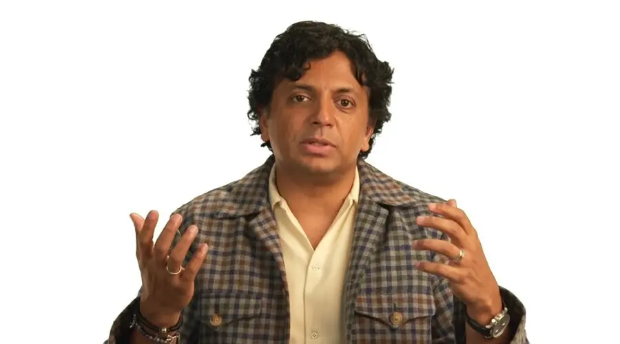 M. Night Shyamalan dirige 'Tiempo': "Siempre intento contar historias que puedan ser terap&eacute;uticas para m&iacute;"