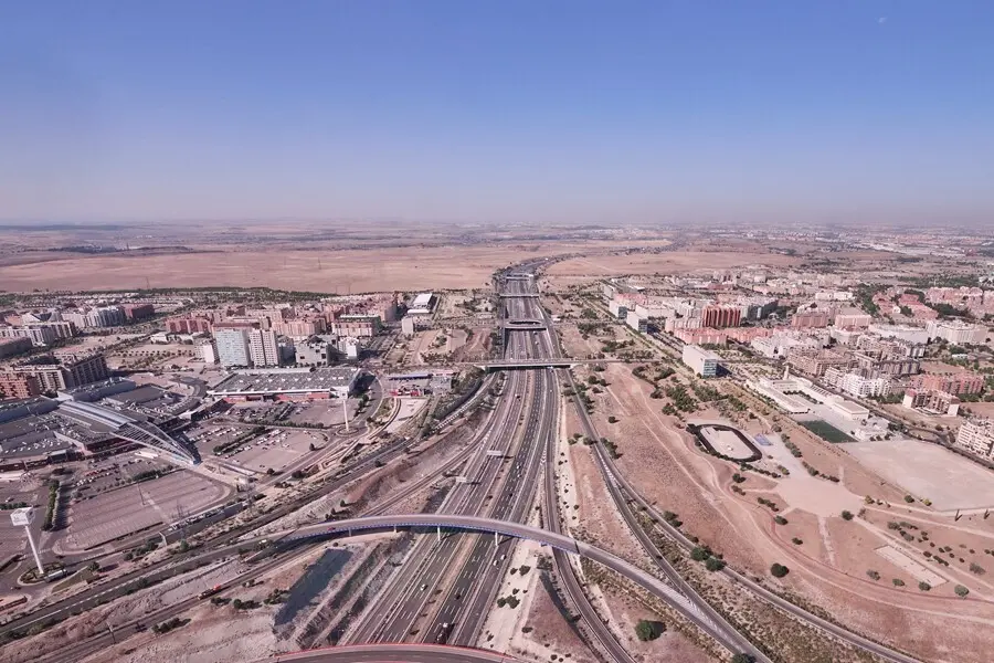 Vista de los veh&iacute;culos desde uno de los helic&oacute;pteros Pegasus de la DGT en Madrid