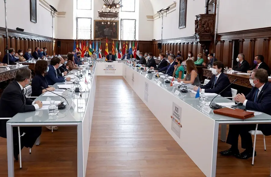 Archivo - El presidente del Gobierno, Pedro S&aacute;nchez, preside la XXI Conferencia de Presidentes, en San Mill&aacute;n de la Cogolla, La Rioja (Espa&ntilde;a), a 31 de julio de 2020. La conferencia busca el consenso para el reparto de los fondos de recuperaci&oacute;n europeos 