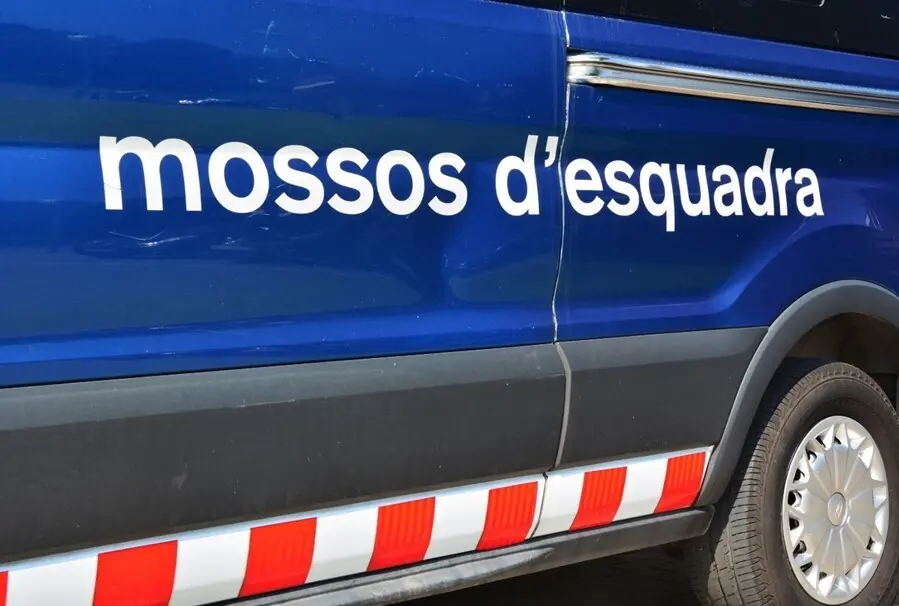 Archivo - Un veh&iacute;culo de Mossos d'Esquadra en una imagen de archivo.