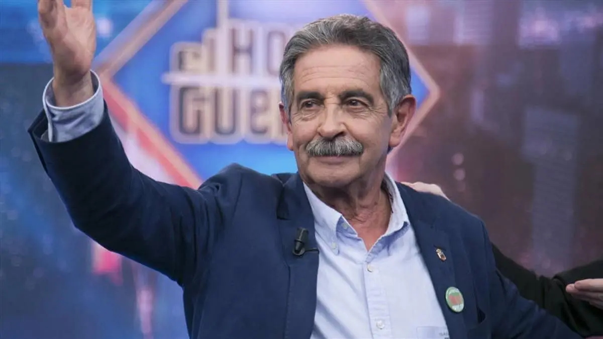 M. A. Revilla durante una de sus turn&eacute;s televisivos.