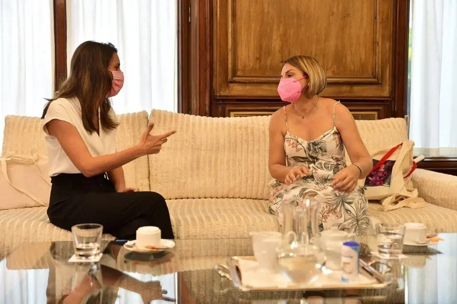 La ministra de Igualdad, Irene Montero, con la consejera canaria de Derechos Sociales, Igualdad, Diversidad y Juventud, Noem&iacute; Santana