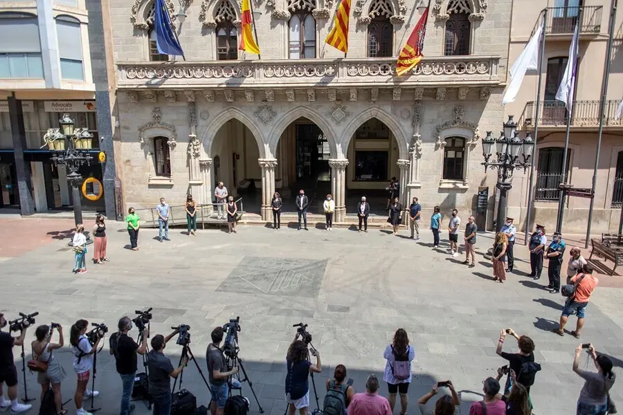 El minuto de silencio en el Raval de Montserrat, en Terrassa (Barcelona)
