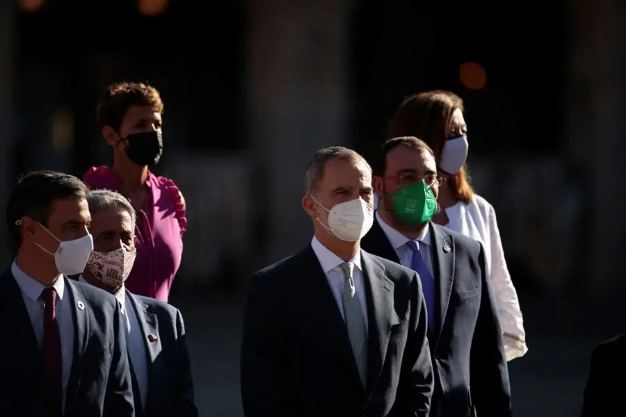 (I-D) El presidente del Gobierno, Pedro S&aacute;nchez, y el presidente de Cantabria, Miguel &Aacute;ngel Revilla, entre otros, en Salamanca, con motivo de la Conferencia de Presidentes 