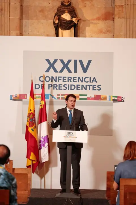 El presidente de la Junta de Castilla y Le&oacute;n, Alfonso Fern&aacute;ndez Ma&ntilde;ueco, ofrece una rueda de prensa posterior a la celebraci&oacute;n de la XXIV Conferencia de Presidentes en el Convento de San Esteban, en la que &eacute;l ha sido el anfitri&oacute;n, 