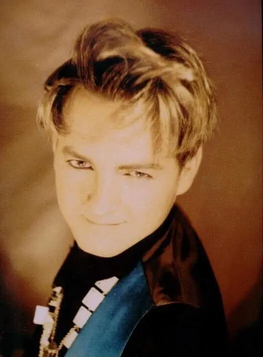 Muere Carmelo Mart&iacute;nez, cantante de La D&eacute;cada Prodigiosa