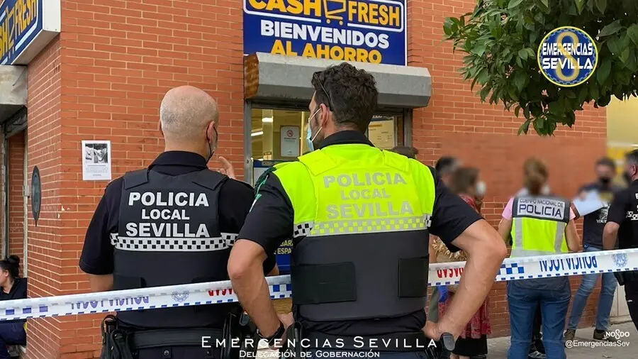 Sevilla.- Sucesos.- La Polic&iacute;a entrega al juzgado su atestado del atraco de Amate saldado con un asaltante muerto
