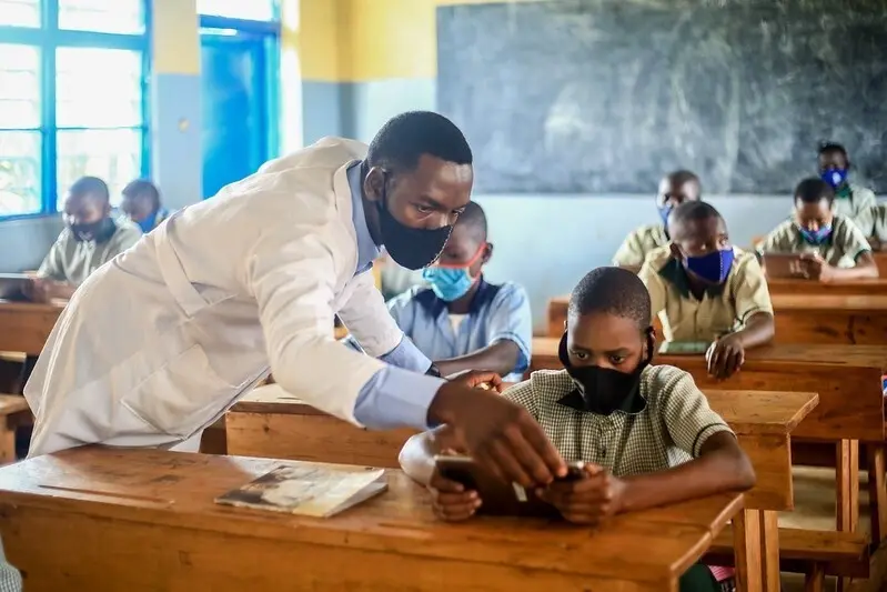Archivo - Proyecto Profuturo en Ruanda. Escolares, ni&ntilde;os, reciben formaci&oacute;n en pandemia